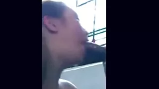 Възрастен lizane na  ...