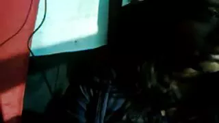 Момчето чука красиво ...