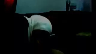 Възрастна леля прави ...