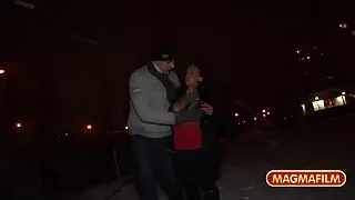 Служителят чука цици ...