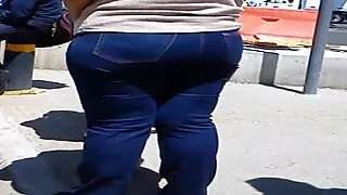 Млад любовник се чук ...