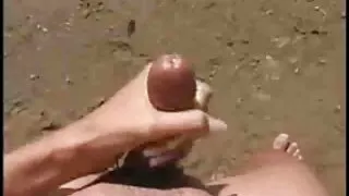 Момчето ближе клипов ...
