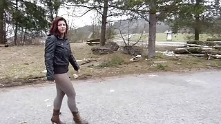 Човекът чука възраст ...